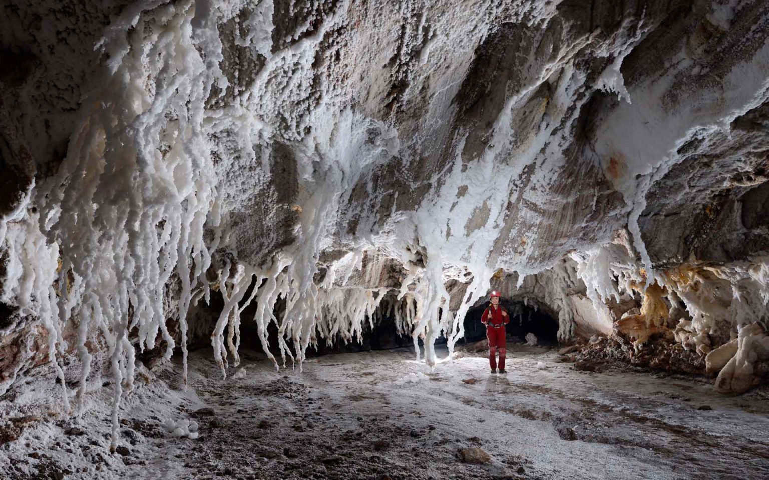 Namakdan Salt Cave Iugs