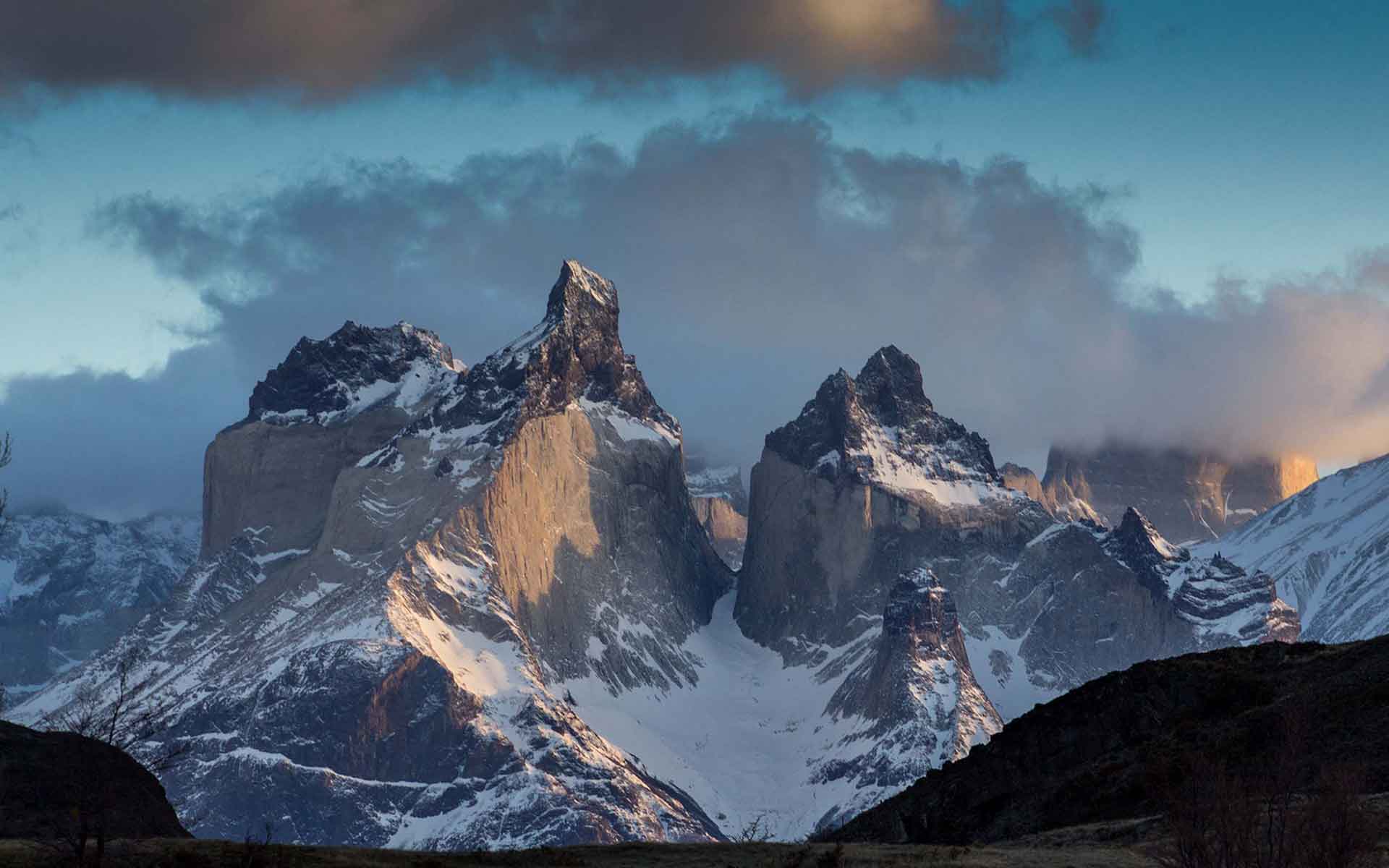 General view of the Cuernos del Paine peaks
