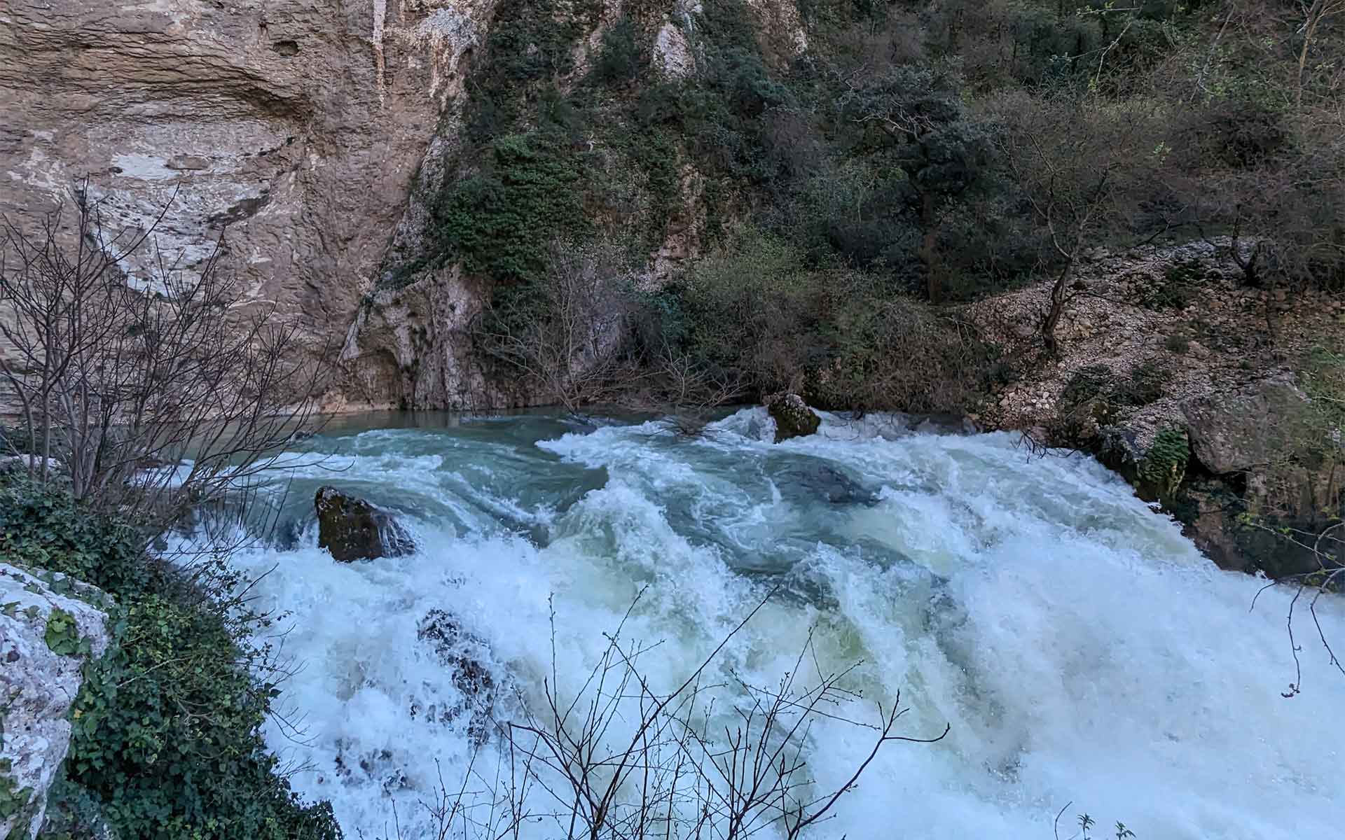 Upper outlet of the Fontaine de Vaucluse during high water period (64.5 m3/s). (Photo by E. Simon).